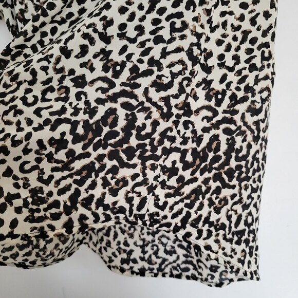 19 Cooper Tan Cheetah Leopard Animal Print V Neck Short Sleeve Blouse Size Small - Picture 7 of 11